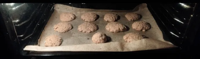 Foto van de koekjes in de oven.